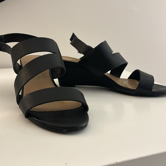 MICHAEL SHANNON Black Leather Wedge Strap Sandals size 8.5 US - Picture 2 of 6